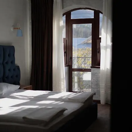 River Stone Hotel Sheshory Exterior photo